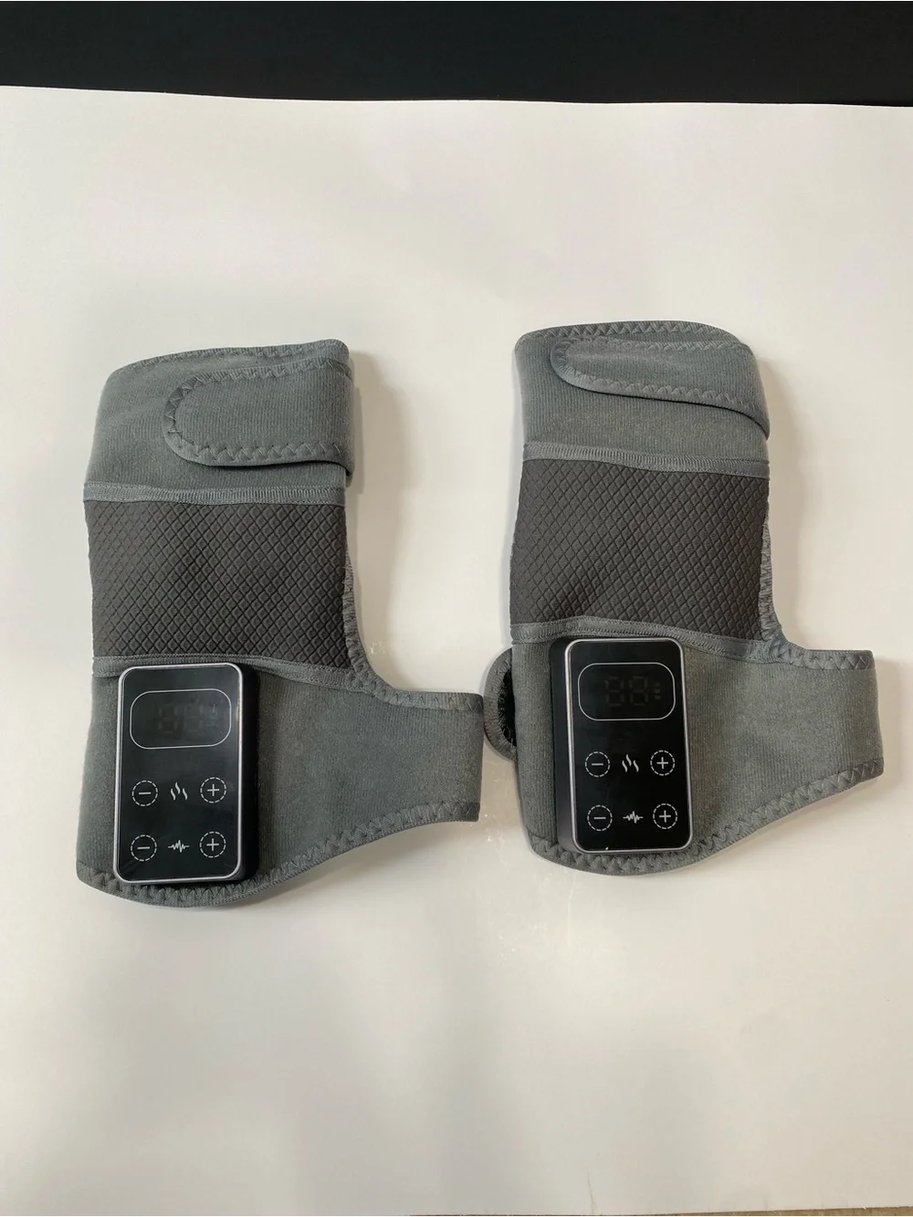 HEATING MASSAGE KNEE PADS.